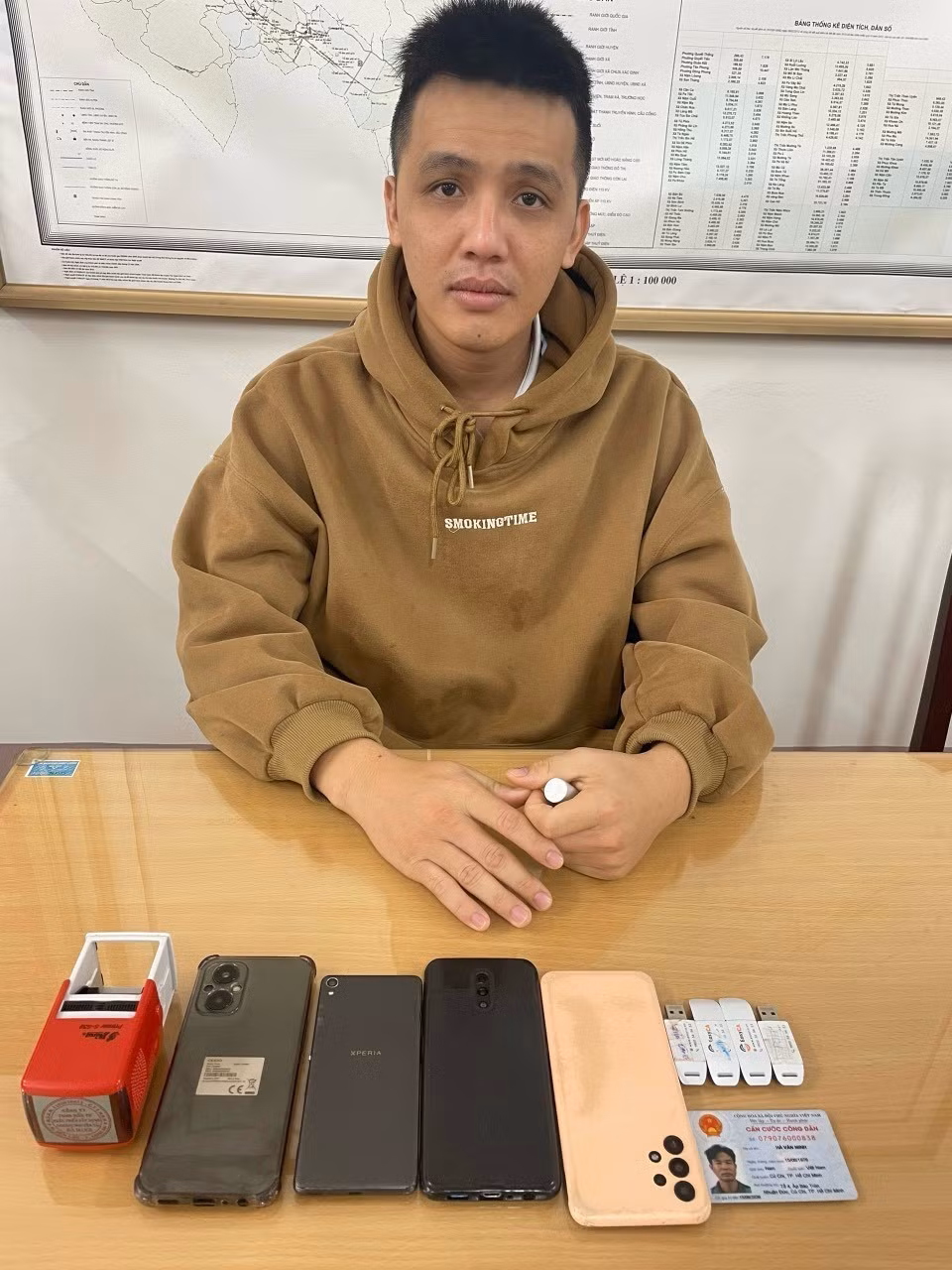 ttxvn_bat_giam_doi_tuong_mua_ban_trai_phep_gan_1700_hoa_don_gia_tri_gia_tang_1.jpg