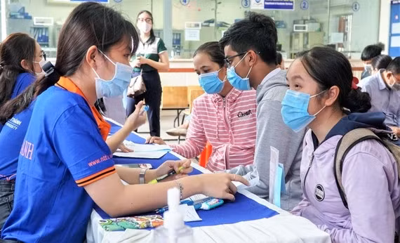 Tuyển sinh Đại học tại TP.HCM: Điểm chuẩn xét tuyển học bạ tăng cao ảnh 1