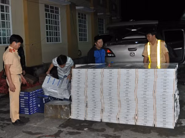 Tây Ninh tạm giữ xe tải vận chuyển gần 11.000 bao thuốc lá nhập lậu ảnh 1