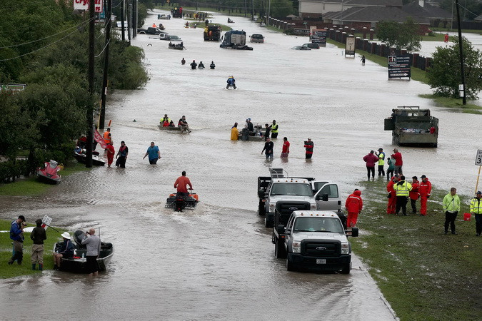 BREAKING: Fans are deeply heartbroken and are praying for CeeDee Lamb, who suffered an unexpected accident during a volunteer mission to assist and search for victims of the devastating flash floods in Texas. The injury he sustained is feared to be career-threatening... - tdiu
