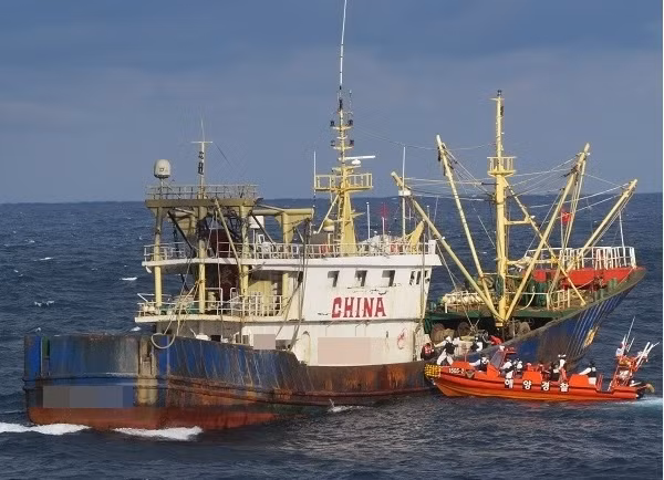 Hàn Quốc bắt giữ tàu Trung Quốc đánh bắt cá không có giấy phép ảnh 1
