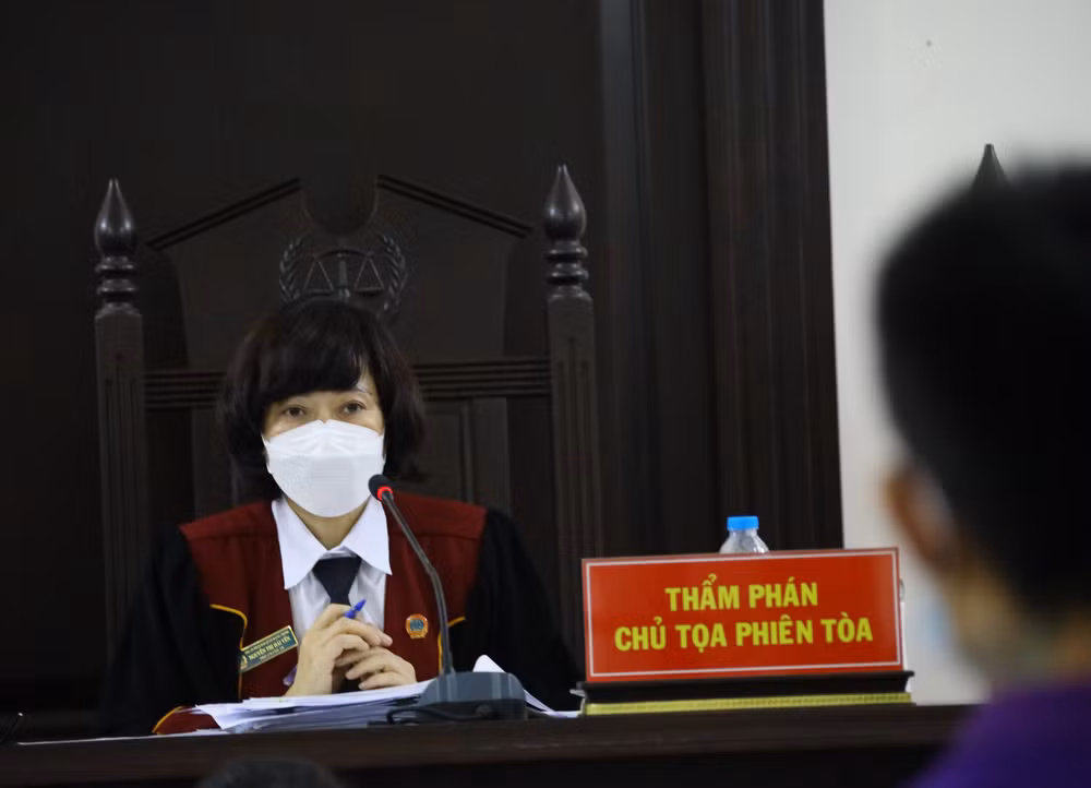 Lừa đảo chiếm đoạt tài sản, nguyên Thượng tá Công an lĩnh án 19 năm tù ảnh 1