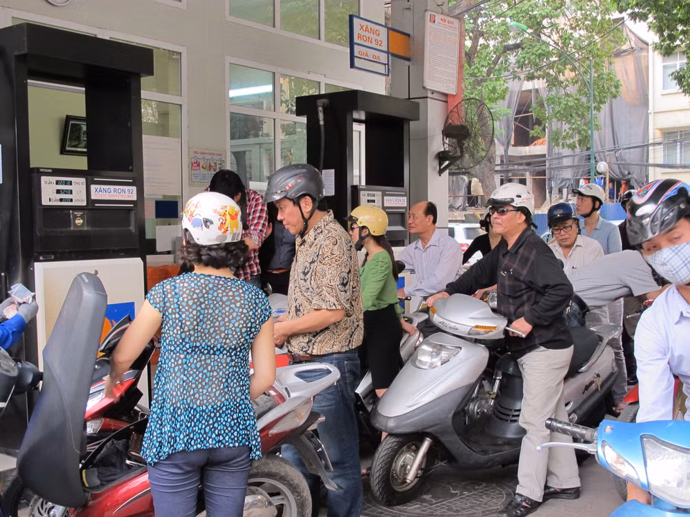 Giá xăng dầu giữ ổn định sau khi điều chỉnh trích lập quỹ bình ổn ảnh 1