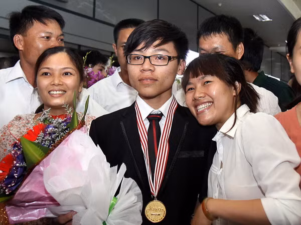 Nghệ An vinh danh học sinh đoạt giải kỳ thi Olympic Vật lý châu Á ảnh 1