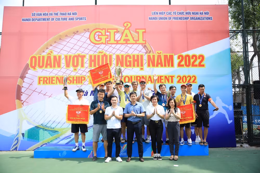 Giải Quần vợt hữu nghị: Tăng cường tình đoàn kết với bạn bè quốc tế ảnh 1