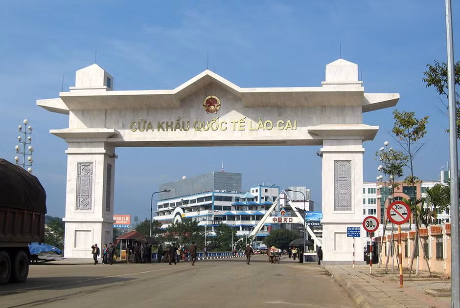 Trung Quốc tạm ngừng nhập khẩu hàng hóa qua cửa khẩu Hà Khẩu-Lào Cai ảnh 1