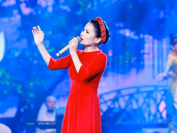 Quang Linh tình tứ với Thành Lê ngoài hậu trường “Mùa Đông xứ Huế” ảnh 4
