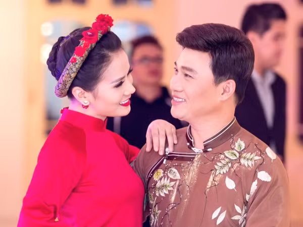 Quang Linh tình tứ với Thành Lê ngoài hậu trường “Mùa Đông xứ Huế” ảnh 1