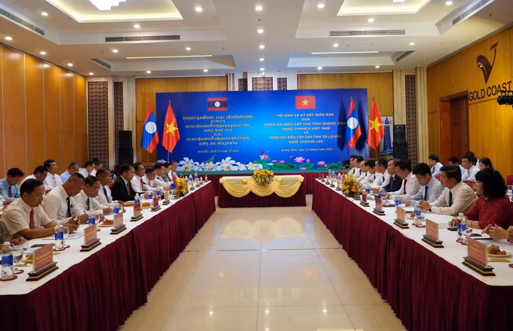 ttxvn_tinh_quang_binh_hoi_dam_va_ky_ket_hop_tac_voi_tinh_salavan_cua_lao_2304-2.jpg