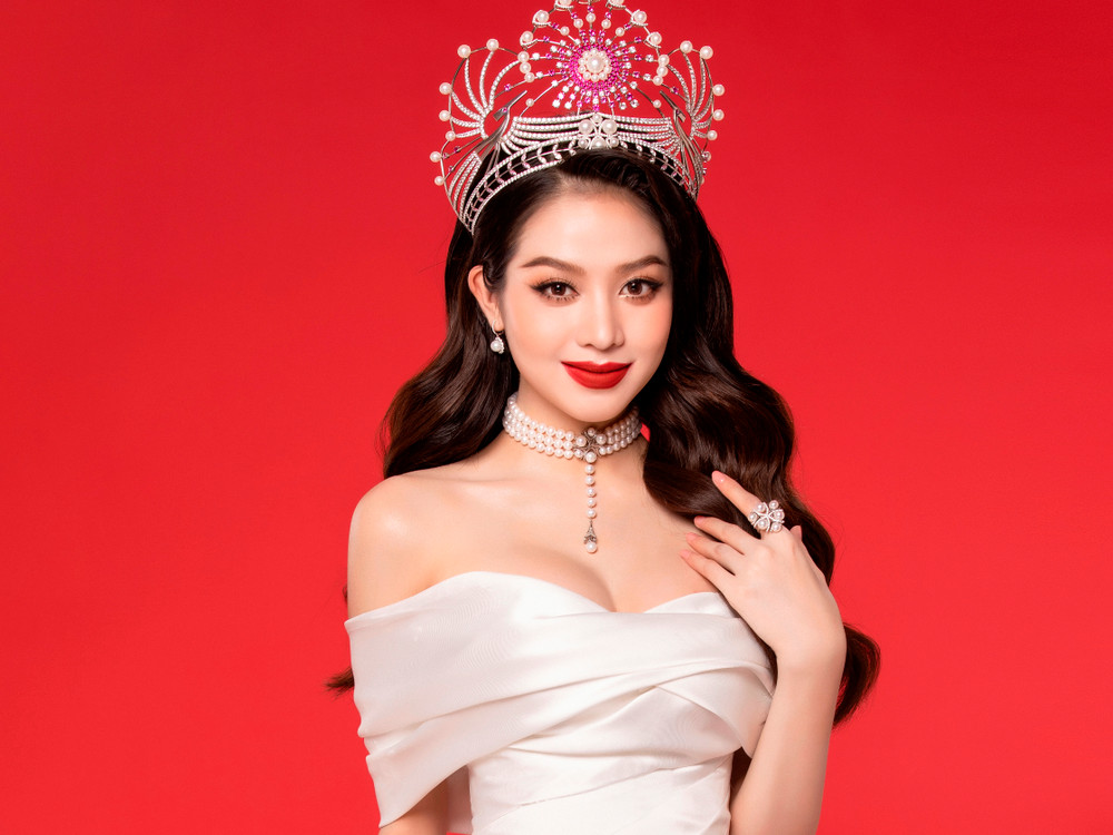 Kaylyn Slevin Đăng Quang Miss Charm USA 2025, Chuẩn Bị Đem Sắc Đẹp Tới Việt Nam
