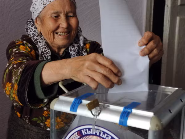 Kyrgyzstan tiến hành trưng cầu ý dân về cải cách hiến pháp ảnh 1