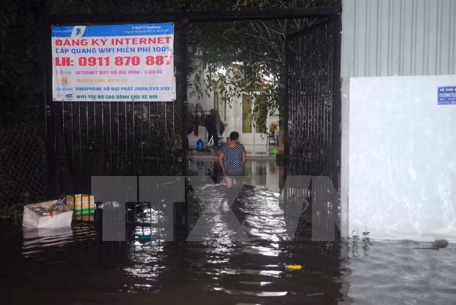 Khánh Hòa: Vỡ kênh thoát lũ Đường Đệ, nhiều nhà dân bị ngập ảnh 1