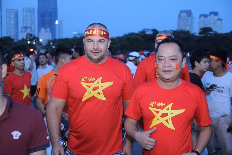 [Photo] "Chảo lửa" Mỹ Đình rực đỏ trong trận chung kết U19 ảnh 15