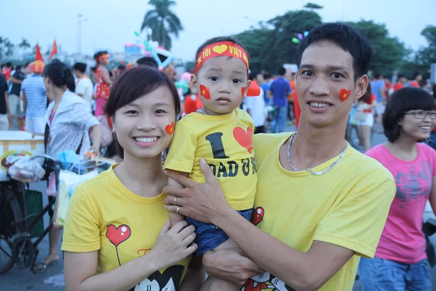 [Photo] "Chảo lửa" Mỹ Đình rực đỏ trong trận chung kết U19 ảnh 11