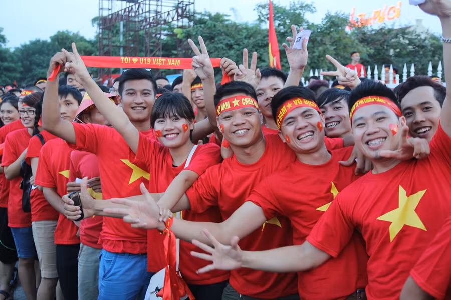 [Photo] "Chảo lửa" Mỹ Đình rực đỏ trong trận chung kết U19 ảnh 5