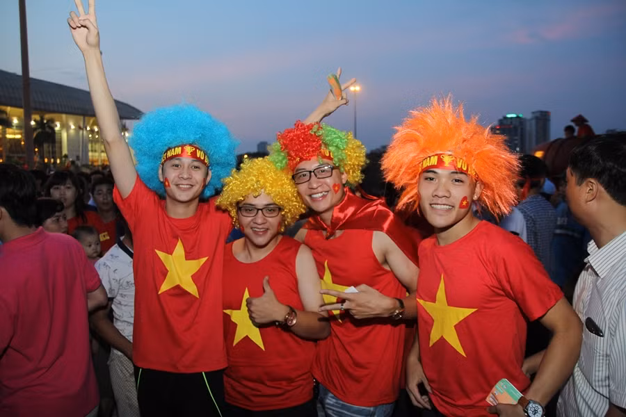 [Photo] "Chảo lửa" Mỹ Đình rực đỏ trong trận chung kết U19 ảnh 12