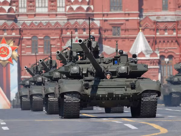 Nga bán cho Iraq hàng trăm xe tăng T-90 tổng trị giá hơn 1 tỷ USD ảnh 1
