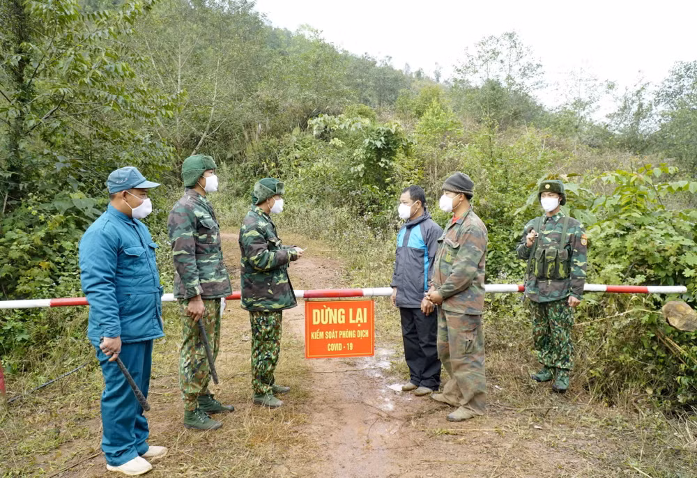 COVID-19: Điện Biên siết chặt đường mòn, lối mở trên tuyến biên giới ảnh 1