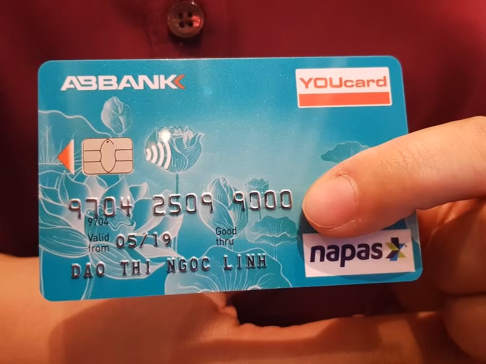 Chuyển đổi thẻ từ sang thẻ chip: Khách hàng có mất phí? ảnh 1