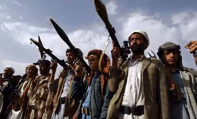 Yemen: Liên quân Arab tấn công các kho vũ khí của Houthi tại Sanaa ảnh 1