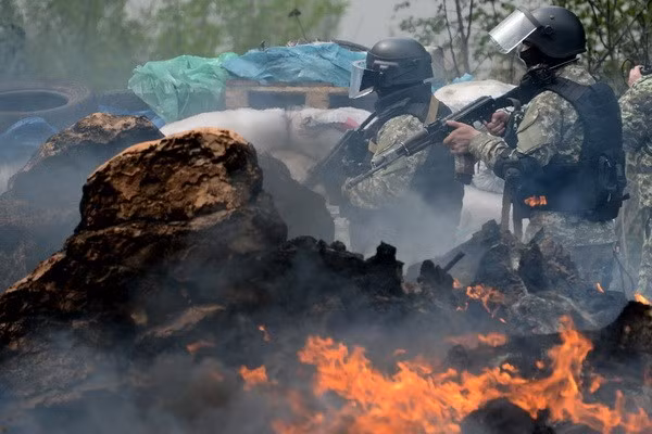 Ukraine phá hủy nhiều căn cứ quân sự của lực lượng ly khai ảnh 1
