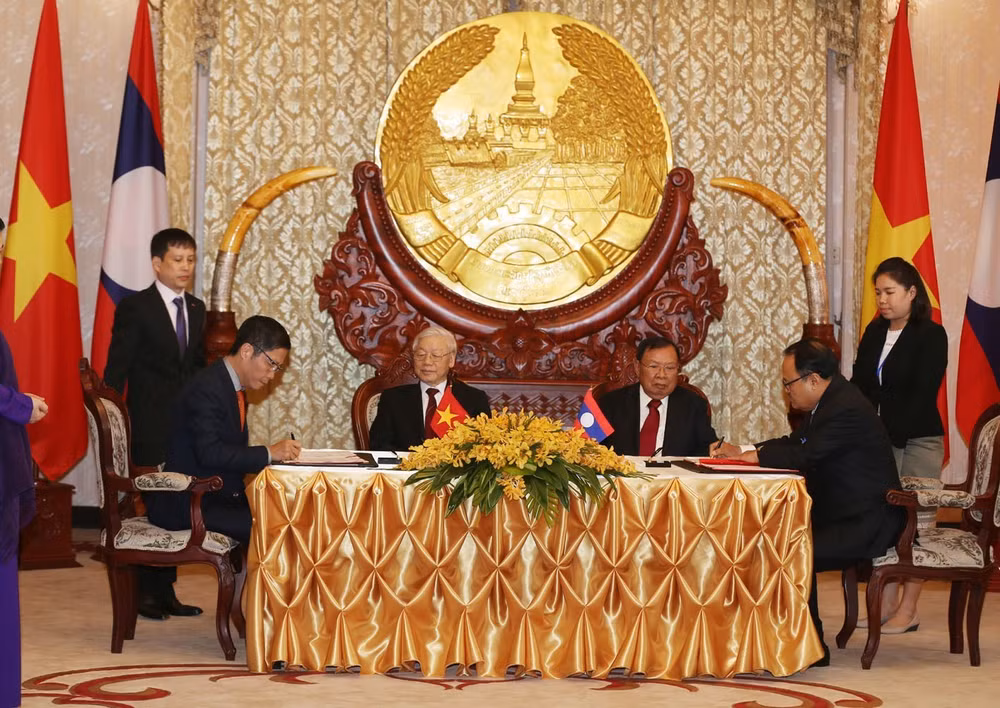 Truyền thông Lào ca ngợi chuyến công du của Tổng Bí thư, Chủ tịch nước ảnh 1