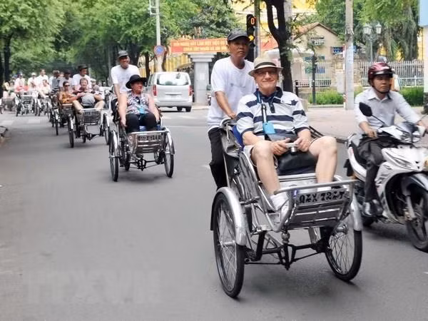 Việt Nam đang tiến gần đến mục tiêu đón 18 triệu lượt khách quốc tế ảnh 2