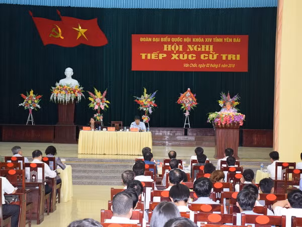 Thường trực Ban Bí thư Trần Quốc Vượng tiếp xúc cử tri tại Yên Bái ảnh 1