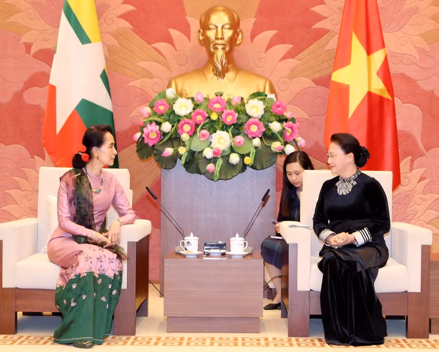 Chủ tịch Quốc hội Nguyễn Thị Kim Ngân tiếp Cố vấn Nhà nước Myanmar ảnh 1