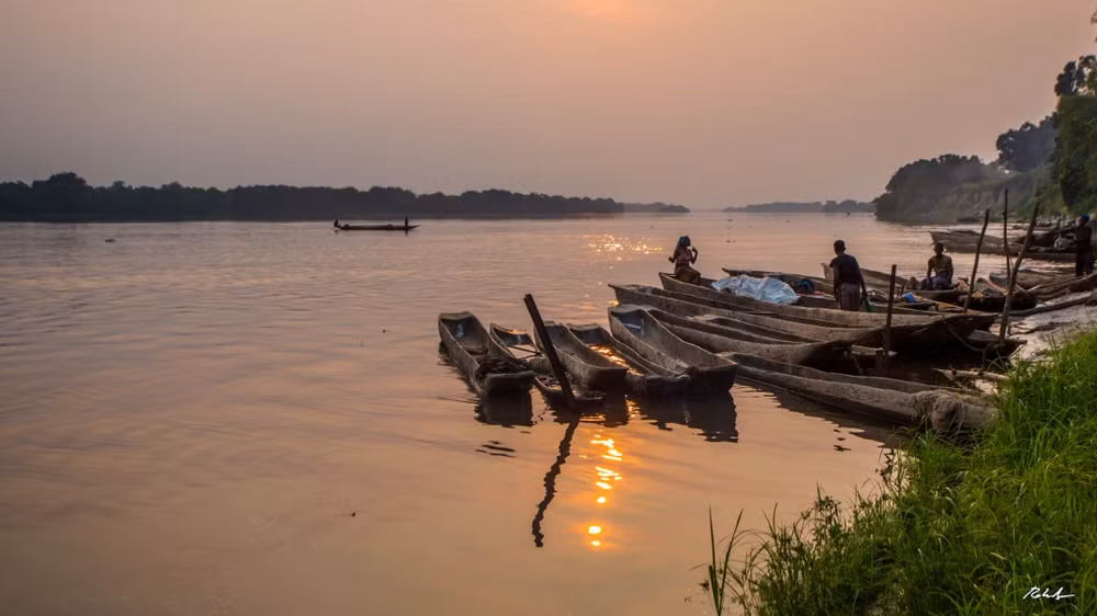 Đắm tàu chưa rõ nguyên nhân tại sông Congo làm ít nhất 49 người chết ảnh 1