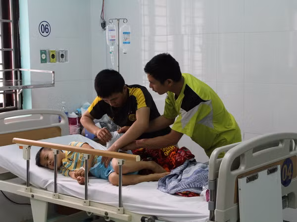 Điều tra nguyên nhân 2 cháu bé bị ngộ độc thực phẩm tại Đắk Nông ảnh 1