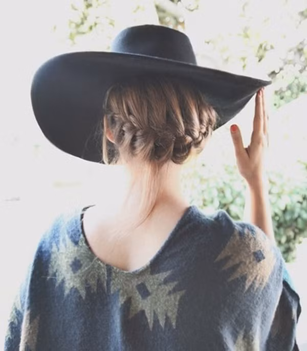 Tuyệt chiêu ngụy trang với mũ dành cho cô nàng "lười" chăm sóc tóc ảnh 1