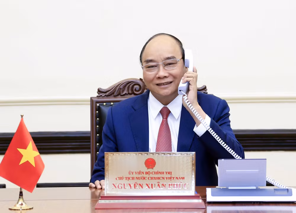 Chủ tịch nước Nguyễn Xuân Phúc điện đàm với Tổng thống đắc cử Hàn Quốc ảnh 1