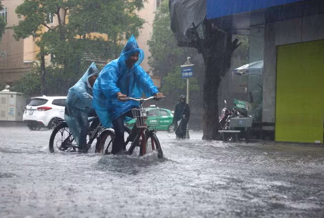 Các tỉnh Bắc Bộ và thủ đô Hà Nội tiếp tục có mưa to đến rất to ảnh 1