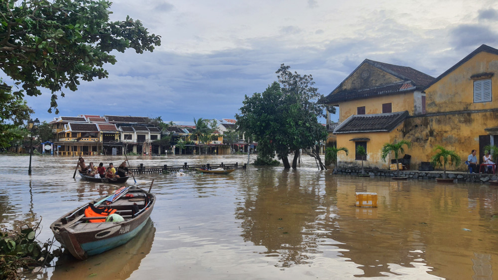 Image hình ảnh hình ảnh hình ảnh hình ảnh hình ảnh hình ảnh Đỗ Quang Nam - Hình ảnh phố cổ Hội An của Quảng Nam ngập lụt sau bão số 4-Noru ...