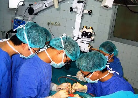 Ghép thành công ca bệnh có dương vật và tinh hoàn bị đứt rời ảnh 1