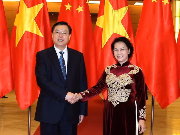 Ủy viên trưởng Nhân đại Trung Quốc kết thúc chuyến thăm Việt Nam ảnh 1