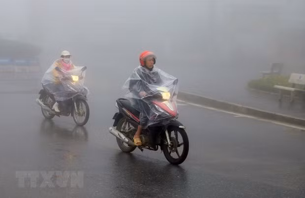 Nhiều khu vực trên cả nước có mưa và dông về chiều tối ảnh 1