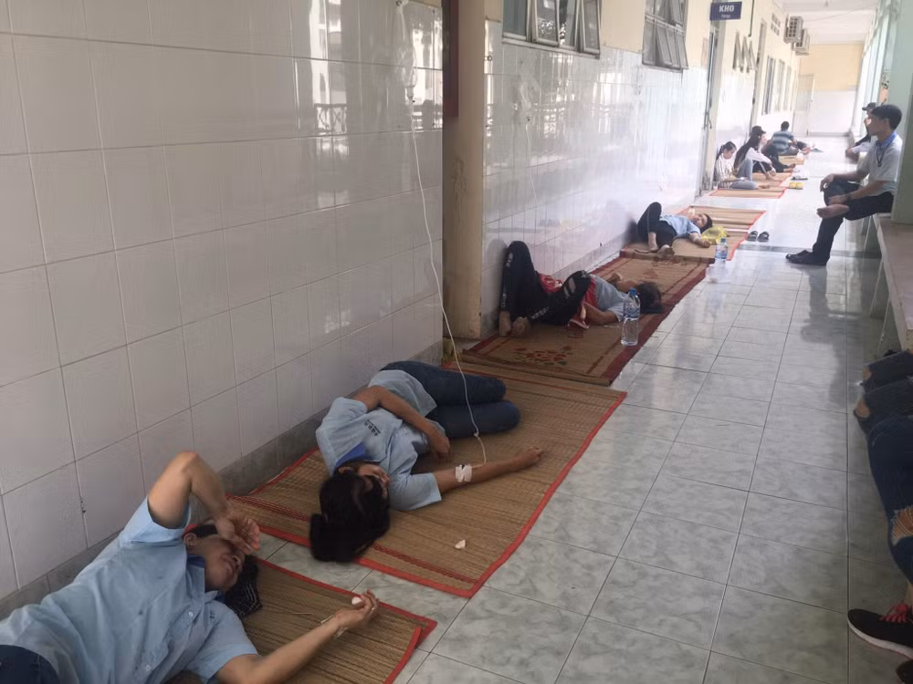Hàng chục công nhân nhập viện nghi do ngộ độc thuốc xịt côn trùng ảnh 2