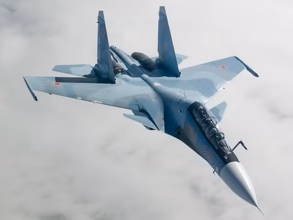 Hải quân Nga trang bị loạt máy bay tiêm kích đa năng Sukhoi-30SM ảnh 1