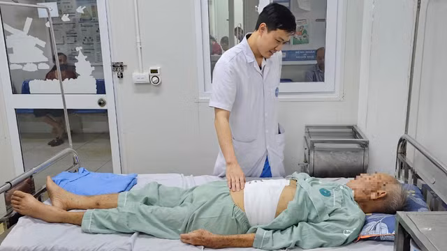 Phẫu thuật thành công trường hợp có khối u khổng lồ ở thành bụng ảnh 1