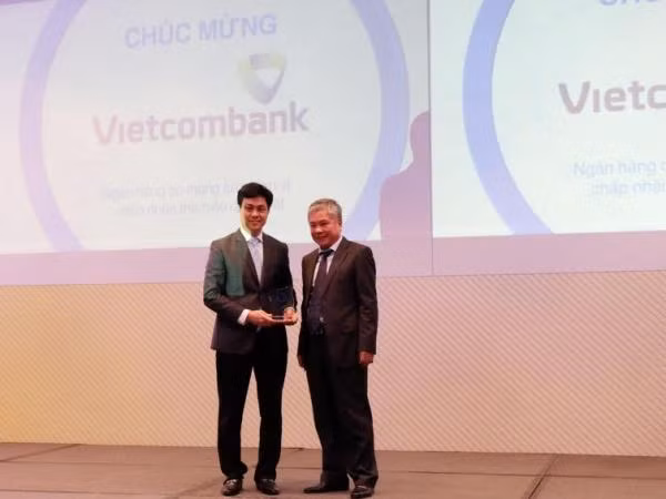 Vietcombank là ngân hàng chấp nhận thẻ hiệu quả nhất năm 2016 ảnh 1