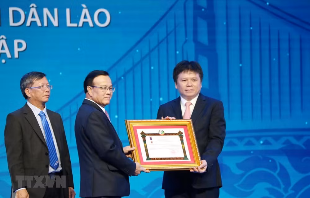 Doanh nghiệp Việt Nam tại Lào vượt khó thời dịch COVID-19 ảnh 1