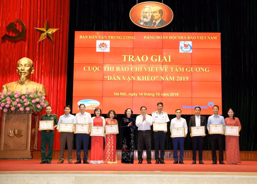 Tác phẩm Dân vận của Bác là tinh hoa thời đại về vai trò của nhân dân ảnh 2