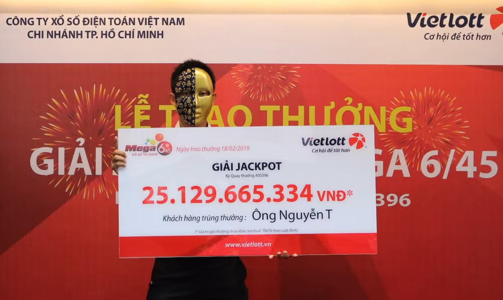 Người cuối cùng trong nhóm trúng số hơn 75 tỷ đồng nhận thưởng ảnh 1