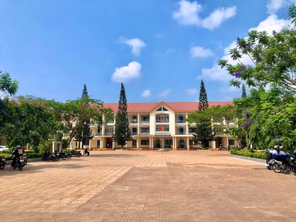 truong Nguyen van cu Dak lak.jpg