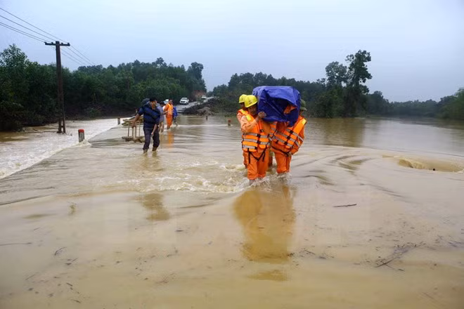 Ba ngày tới, Nam Trung Bộ có mưa rất to, cần đề phòng lũ quét ảnh 1