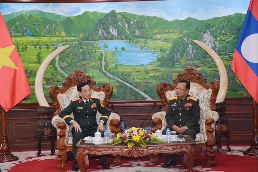 ttxvn_bo_truong_quoc_phong_phan_van_giang_hoi_kien_cac_lanh_dao_cap_cao_cua_lao_7711834_resize (2).jpg