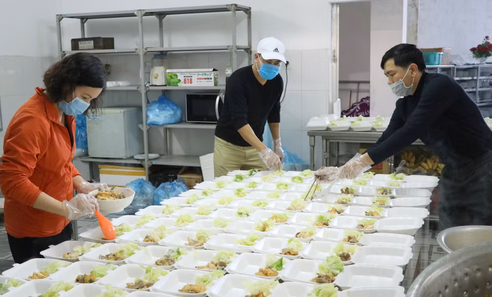 Hải Phòng: Không khí Tết Nguyên đán đặc biệt ở khu cách ly Đồ Sơn ảnh 1
