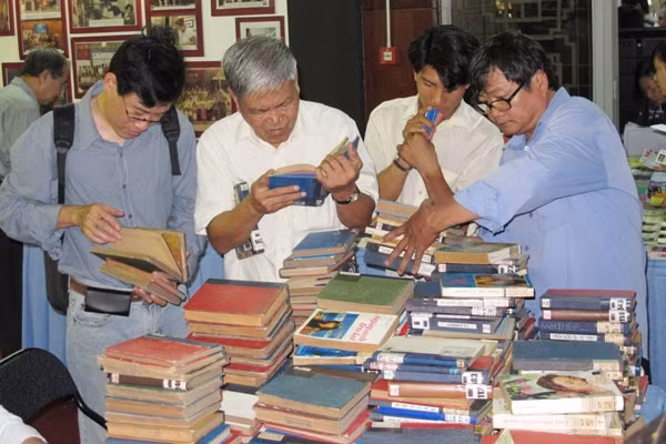 "Vòng Tay Bè Bạn" tổ chức ngày hội trao đổi sách cũ lần ba ảnh 1